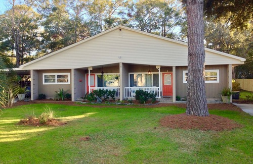 Jekyll Island Cottage | B Beach, Golf, Tennis and Fun for the whole family Sandy Toes & Salty Kisses B