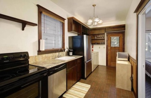 Alkali Flat Apartment | B" Downtown Sacramento Historic F Street Lofts