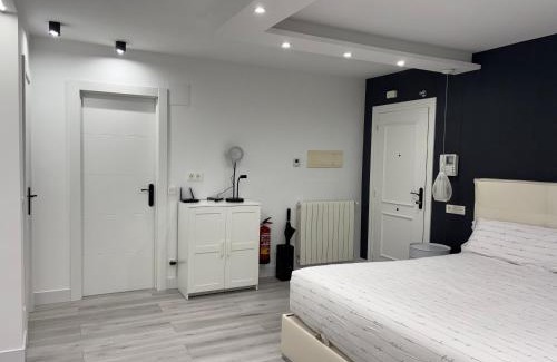 Castro Urdiales Apartment | B&W Suite Andrés de la Llosa