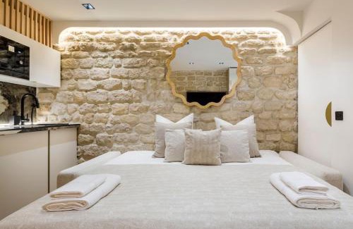 Faubourg Saint-Germain Apartment | B1 Beautiful, Luxury Near Eiffel Tower Sleeps AC