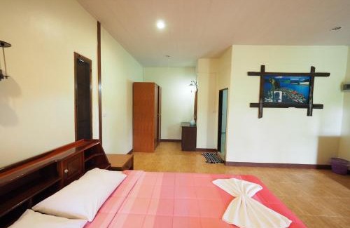 Ban Ta Khun Bed & Breakfast | Baan Pak Rim Kuaen Resort
