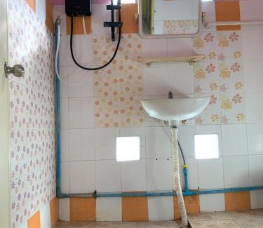 K. Wang Sombun House | Baan Suan Thada Thai บ้านสวนธาดา ไทย