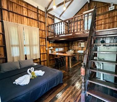 Bung Khong Long House | Baanraipoonwana Baanboonmak