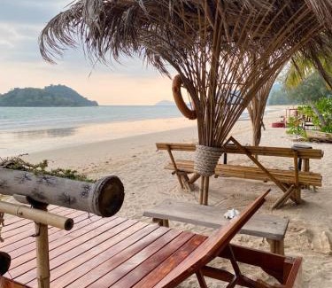 Ko Mak House | BaanYai Koh Mak