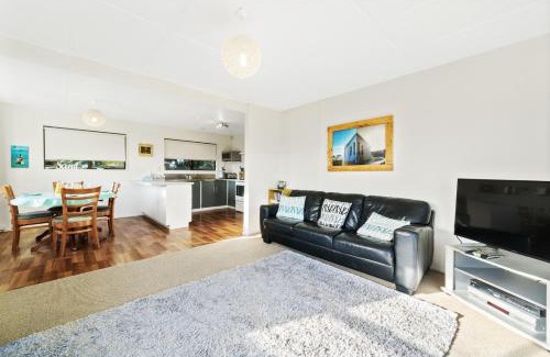 Otaki Beach House | Babbacombe Bach - Otaki Beach Holiday Home
