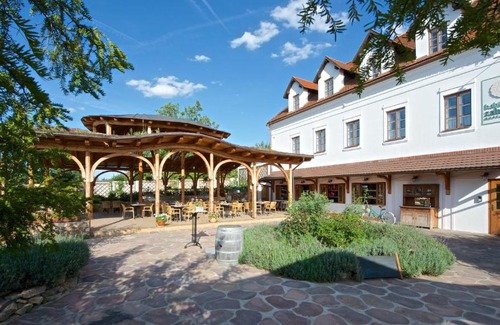 Pruhonice House | Babiččina Zahrada Penzion & Restaurant