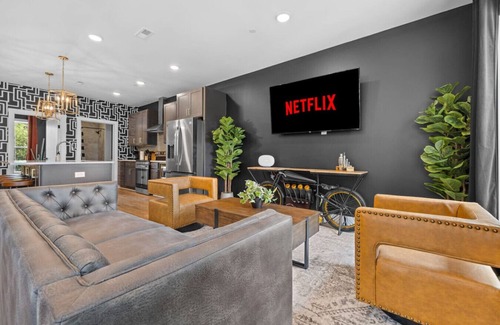 Talbot's Corner House | Bachelor’s Dream Pad - 4BR w/Game Room & Rooftop!