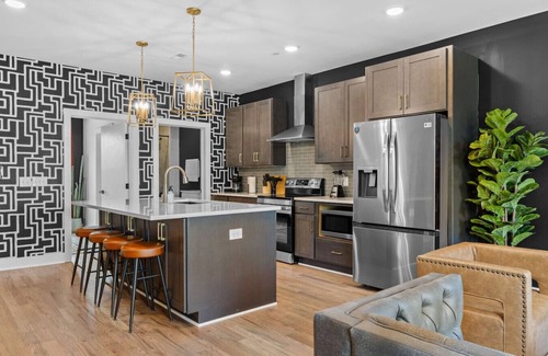 Talbot's Corner House | Bachelor’s Dream Pad - 4BR w/Game Room & Rooftop!