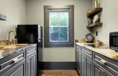 La Grange Apartment | Back Room Bungalow - Lagrange