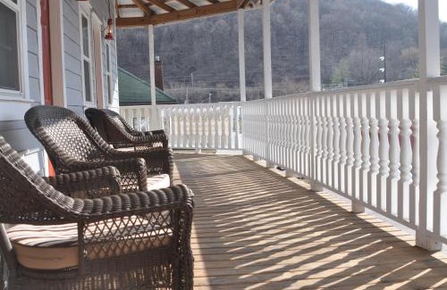 McGregor Hotel | Backwoods Bed and Bath