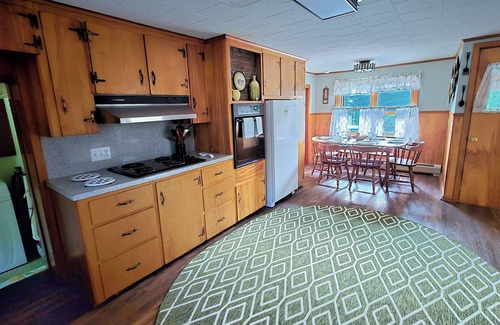 Corinth House | Backyard Bliss Near Bangor Concerts, Hiking, Trails. Pasture for Horses!