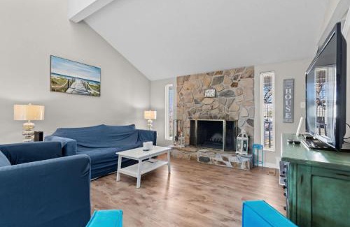 Socastee House | Backyard Oasis 1 Mile to Beach Golf Cart Friendly