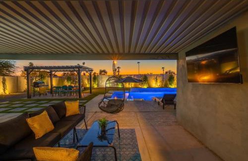 Camelback East House | BackyardOasis - FamilyRetreat Villa - HeatedPool