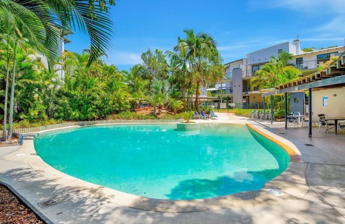 Rainbow Beach Apartment | Baden 58 - Rainbow Shores. Pools, outdoor spa, walk to beach. Tennis court