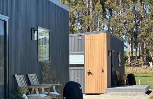 Northern Tasmania House | Badger's View Farmstay BLUE TONGUE Cabin