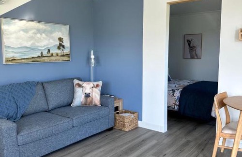 Northern Tasmania House | Badger's View Farmstay BLUE TONGUE Cabin