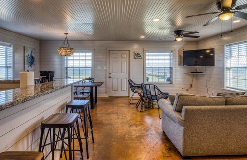 Riviera Beach Cabin | Baffin Bay fishing lodge and water sports