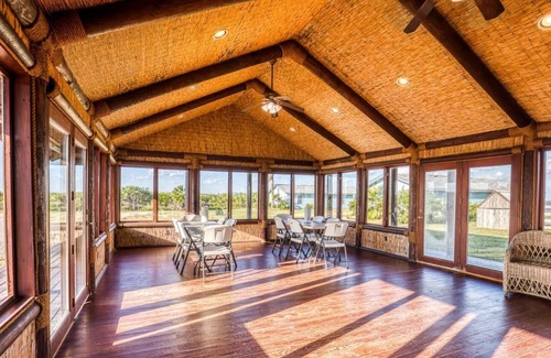 Riviera Beach Cabin | Baffin Bay fishing lodge and water sports