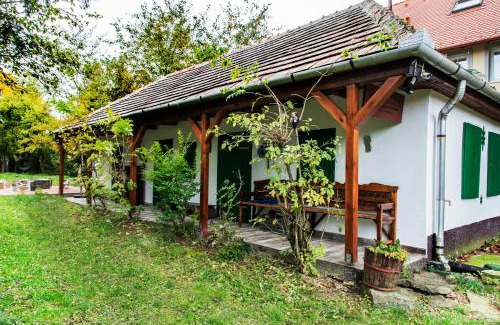 Bagolyirtas House | Bagoly lak