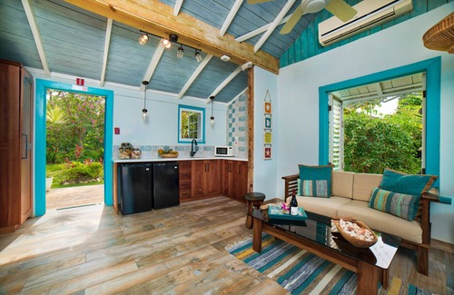 Runaway Bay Cottage | Bahia - charming seaside cottage, wooden loft and shutters, garden, staff