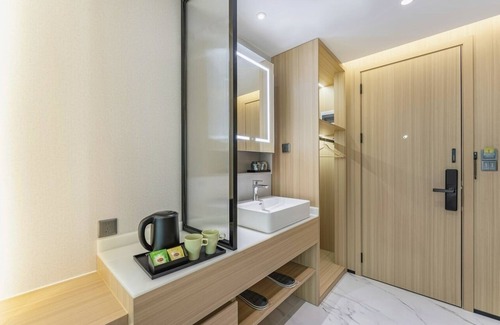 Huaqiang North Hotel | BAIHENG HOTEL