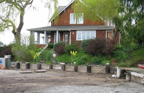 Rollingbay House | Bainbridge Island (Puget Sound):No-Bank Waterfront Sandy Beach