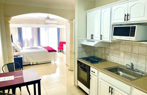 Simpson Bay Hotel | Baker's Suites