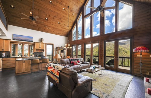 Fairview Cabin | Baker’s Bluff - Stunning Mtn Views & Luxury in WNC. Pet Friendly!