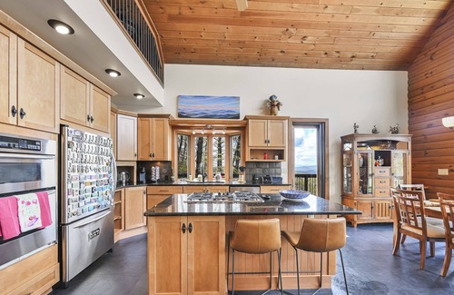 Fairview Cabin | Baker’s Bluff - Stunning Mtn Views & Luxury in WNC. Pet Friendly!