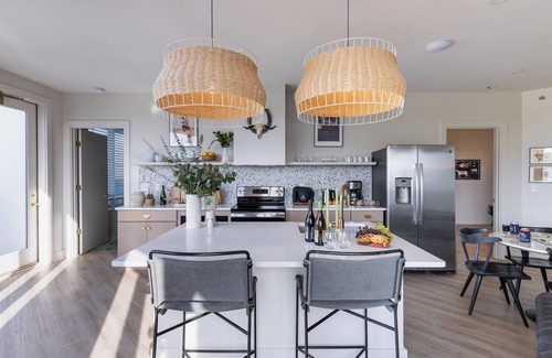 Five Points House | Balcony + 5Min to DT Nash | The Outrider 2BR Suite