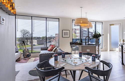 Five Points House | Balcony + 5Min to DT Nash | The Outrider 2BR Suite