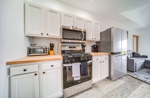 Erie Condo | Balcony+ Golf Course View: Quiet Erie Getaway