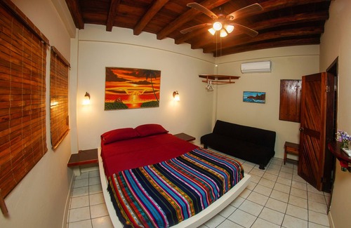 Montanita Bed & Breakfast | Balcony Suite-Pool & Jacuzzin- Beachfront at the Pointn