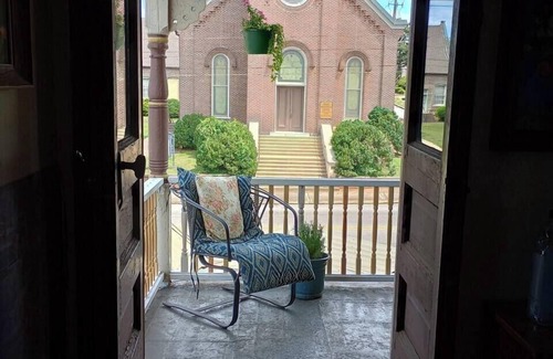 Talladega Apartment | Balcony View Aptmnt ~ 2nd Flr w/Private Entrance