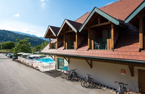 Giez Apartment | Balcony Views in Northern Alps