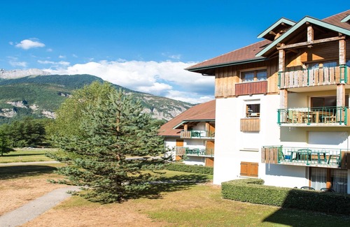 Giez Apartment | Balcony Views in Northern Alps