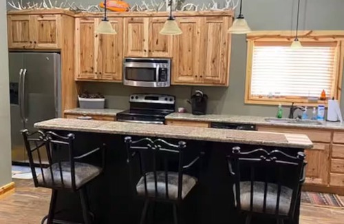 Baldwin City Cabin | Baldwin City's Tallgrass lodge