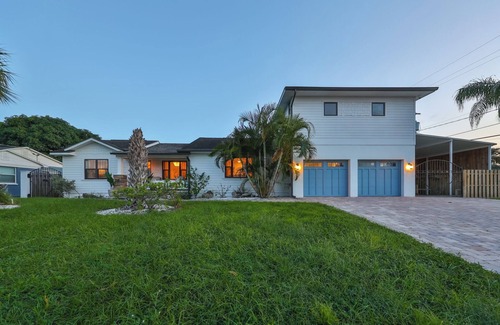 North Hyde Park House | Bali Resort Home with pool, putting green, golf simulator, game room