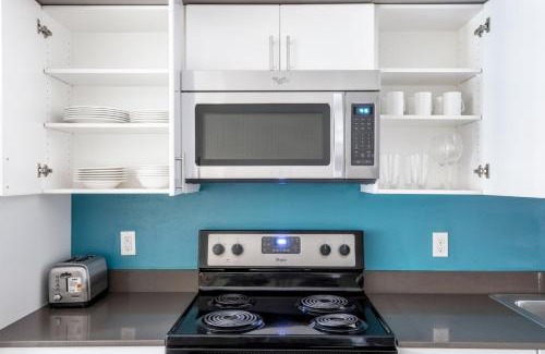 West Woodland Apartment | Ballard 1BR w Lounge Shops BBQ near Dining SEA-468