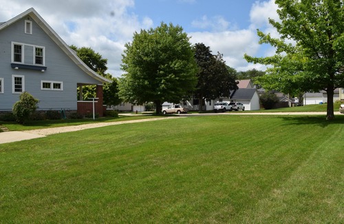 Dyersville House | Ballpark Bungalow in Dyersville, Iowa