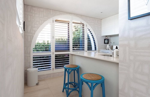 Mosman Apartment | Balmoral Beach Beauty - DIRECT BEACHFRONT romantic getaway