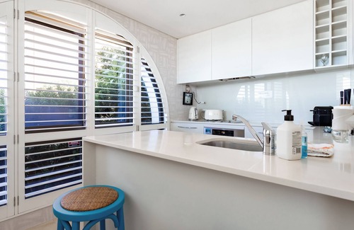 Mosman Apartment | Balmoral Beach Beauty - DIRECT BEACHFRONT romantic getaway
