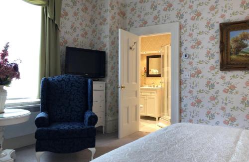 Downtown St. John's Bed & Breakfast | Balmoral House Bed & Breakfast