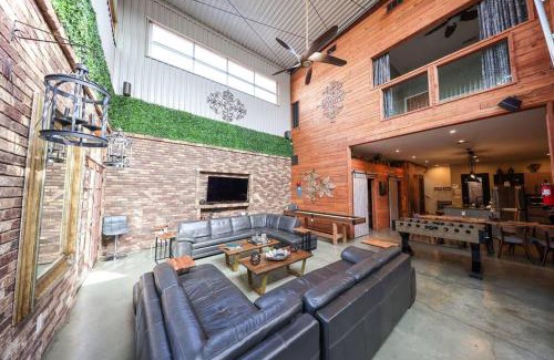 Logan Heights House | Bamboo Loft 6BR, 24 guests