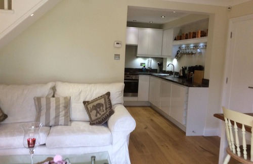 Bamburgh House | Bamburgh:Charming comfortable property just a short stroll to fab beach & Castle