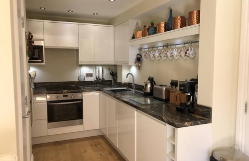 Bamburgh House | Bamburgh:Charming comfortable property just a short stroll to fab beach & Castle