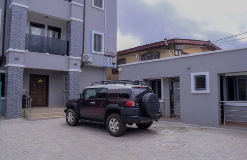 Surulere Apartment | Bamgbose Apartments - Sleeps 2 - Balcony - Parking