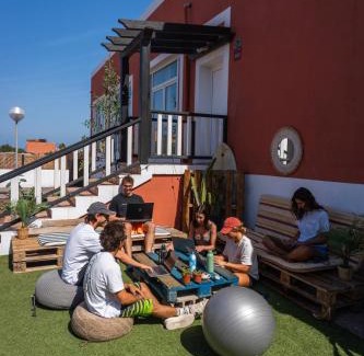 Geafond House | Banama Coliving & Coworking, Surf & Yoga - Casa Roja