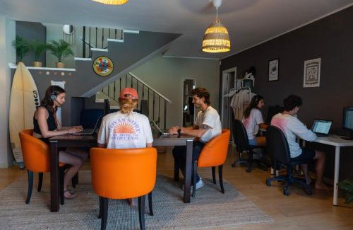 Geafond House | Banama Coliving & Coworking, Surf & Yoga - Casa Roja