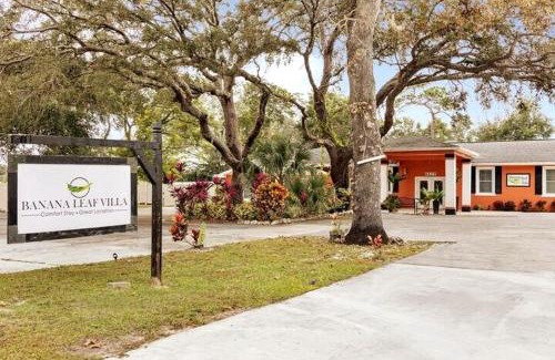 Orlovista House | Banana Leaf Villa-Vintage Vibes- King Suite